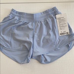 Lululemon Hotty Hot Low rise short 4" lined